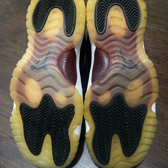 Air Jordan 11 Retro 72-10 Black Bred basketball size 7 womens shoes high - Picture 6 of 7